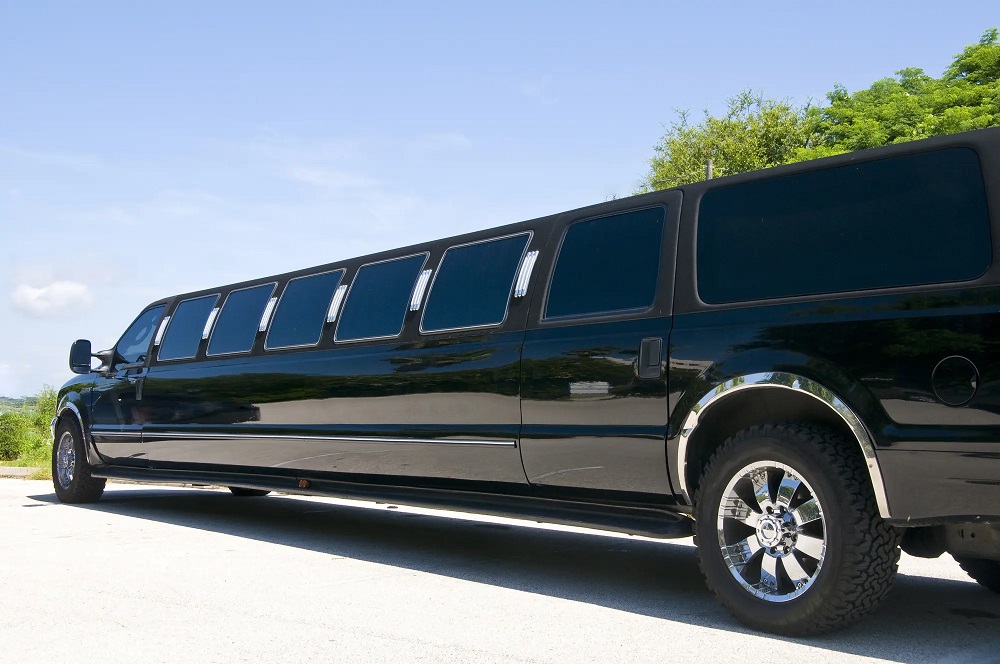 Exploring Toronto In Style With Limo Rental Services