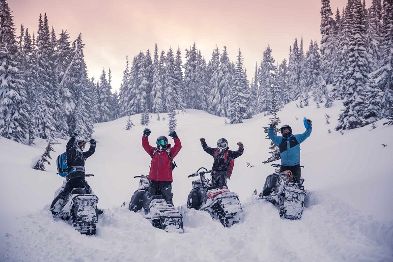 Snowmobile and Its Expenses & Merits of Leasing a Snowmobile